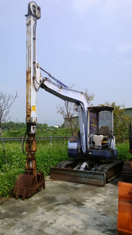 HITACHI